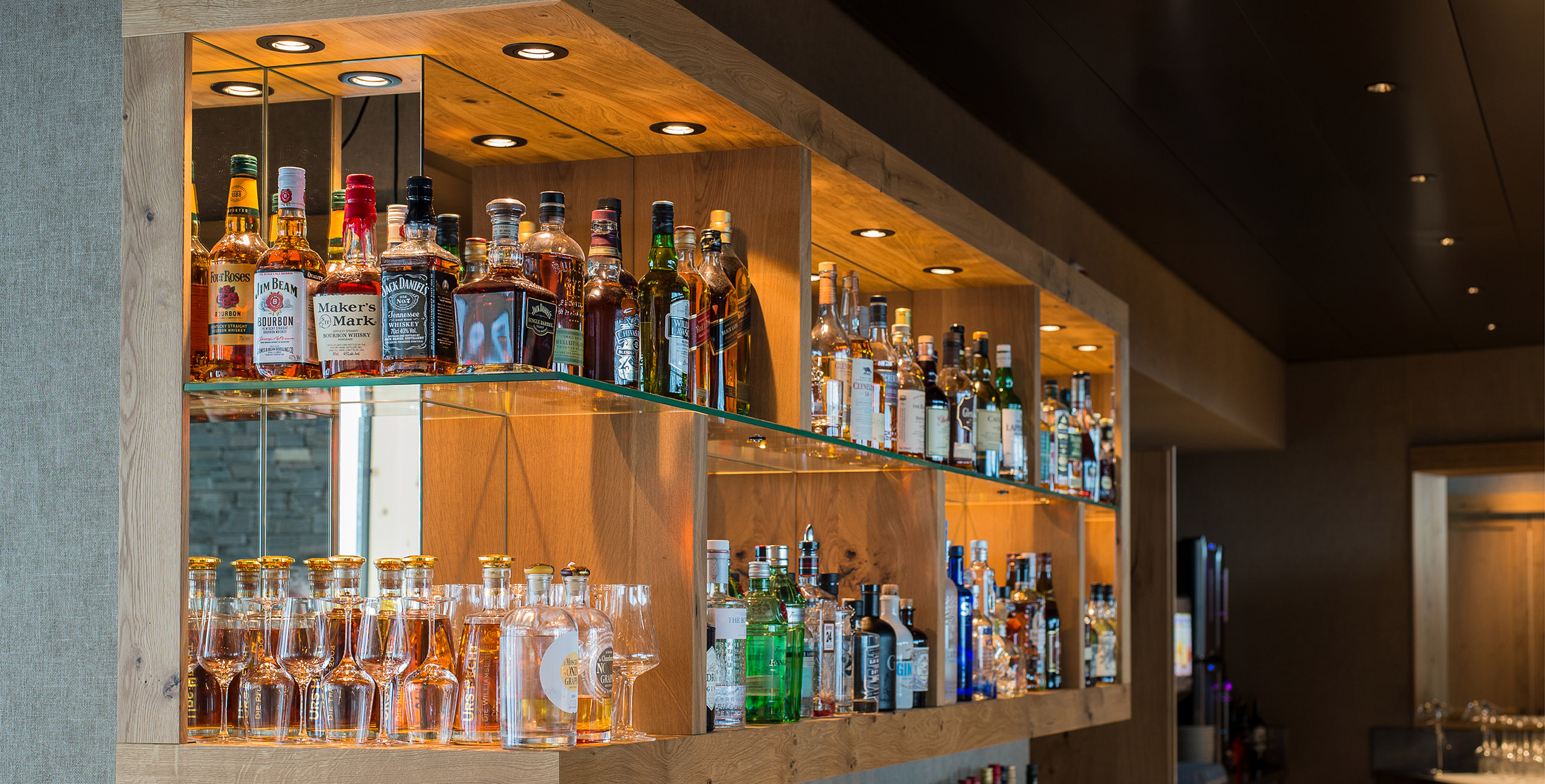 Rinderknecht-Werkschau-Frutt-Resort-Reception-Bar-02